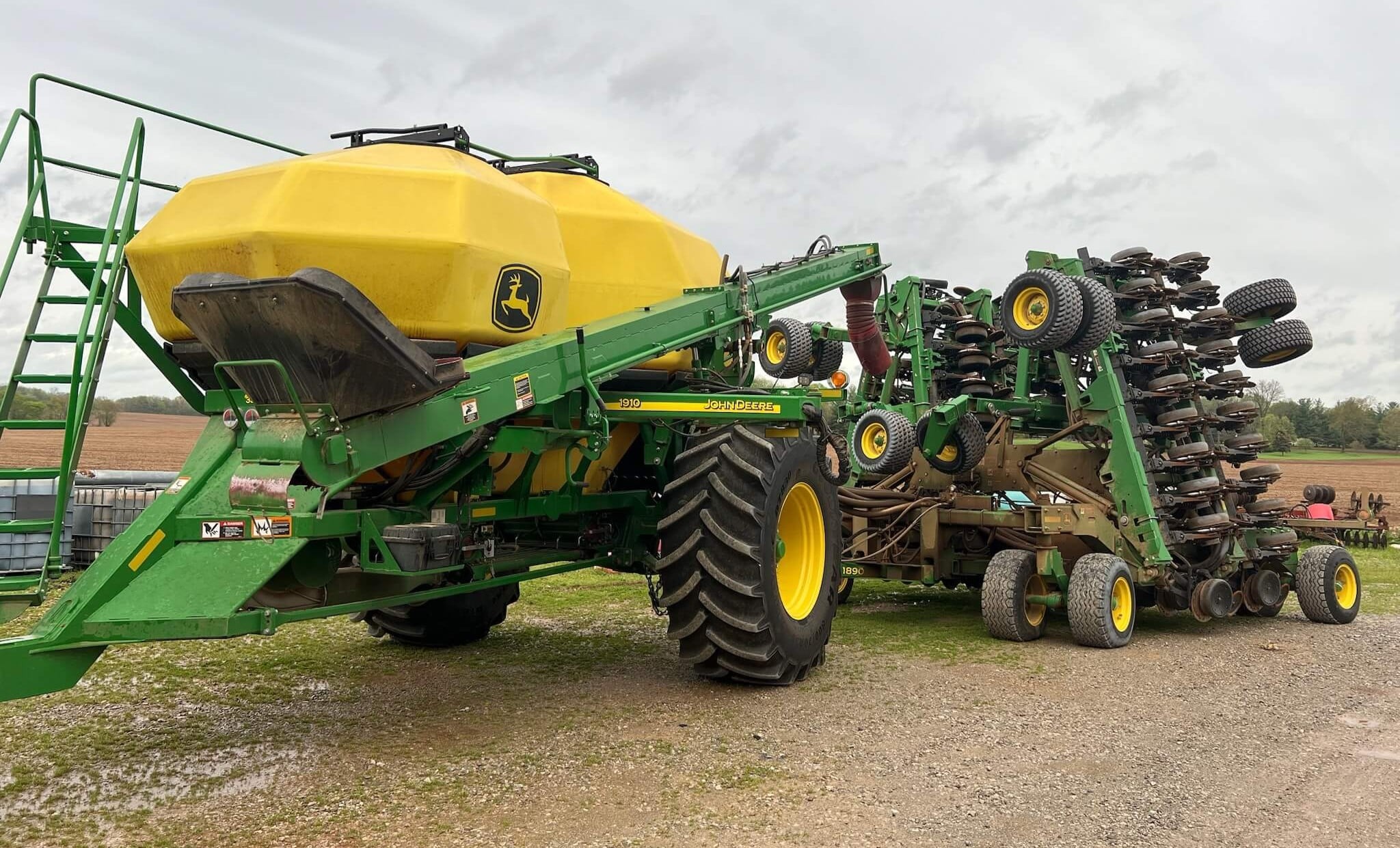 Agromeco can help you buy or sell North American Tractor Equipment