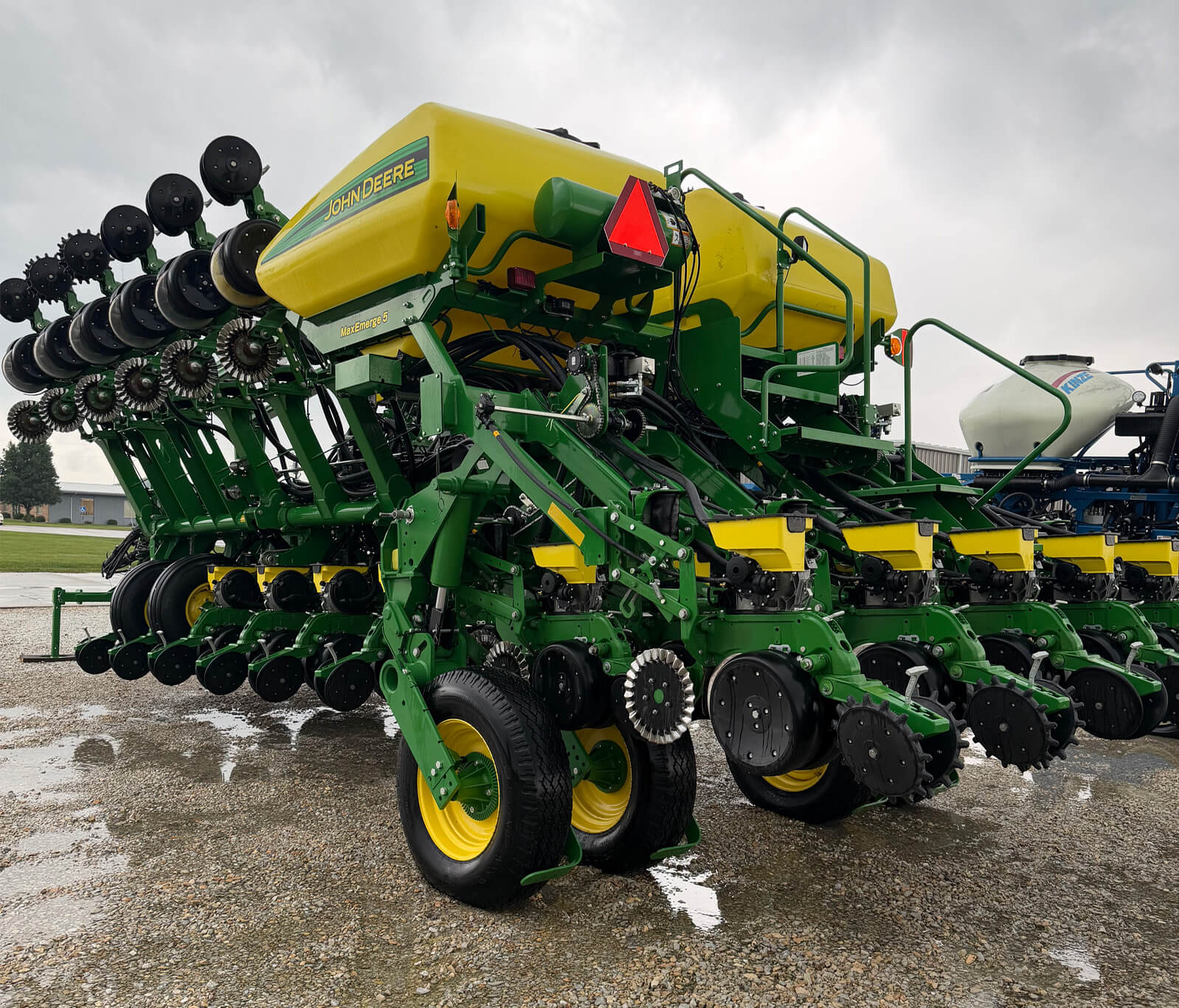 Agromeco can help you buy or sell North American Tractor Equipment